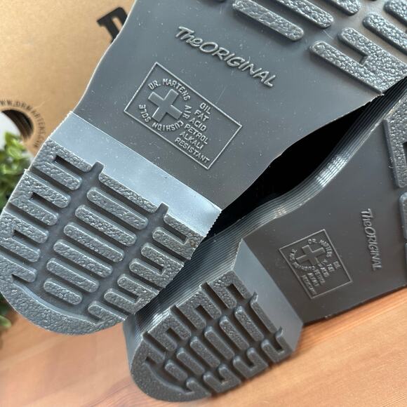 Dr. Martens Unisex 1460 Milled Nubuck WP Black Boots Size M8 W9 - Picture 12 of 13